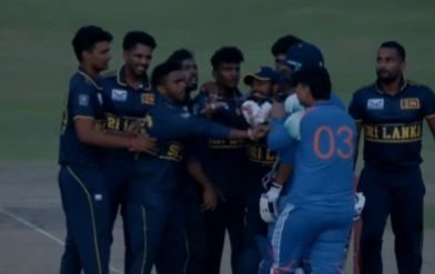 Vaibhav Suryavanshi lost his cool in the frustration of defeat and publicly shoved a Sri Lankan player; the ICC could take strict action!