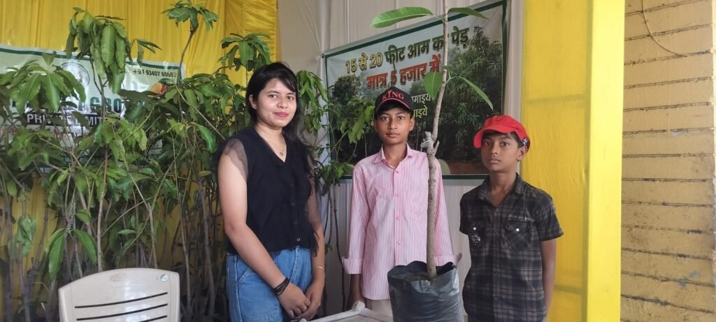 अगले सीजन से खाइए अपने बगीचे के आम! रायपुर फल महोत्सव में 20 फीट ऊंचे फलदार पेड़ों की धूम 2 Untitled
