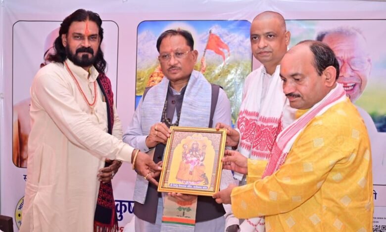 जांजगीर-चांपा के कुष्ठ निवारक आश्रम पहुंचे मुख्यमंत्री, नई एम्बुलेंस को दिखाई हरी झंडी 1 Chief Minister visits leprosy eradication ashram in Janjgir-Champa; flags off new ambulance.
