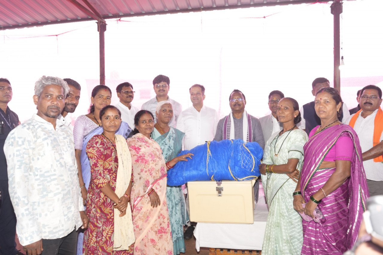 Bijapur's fisheries center to become a modern training hub; farmers to gain employment and training in new technologies.