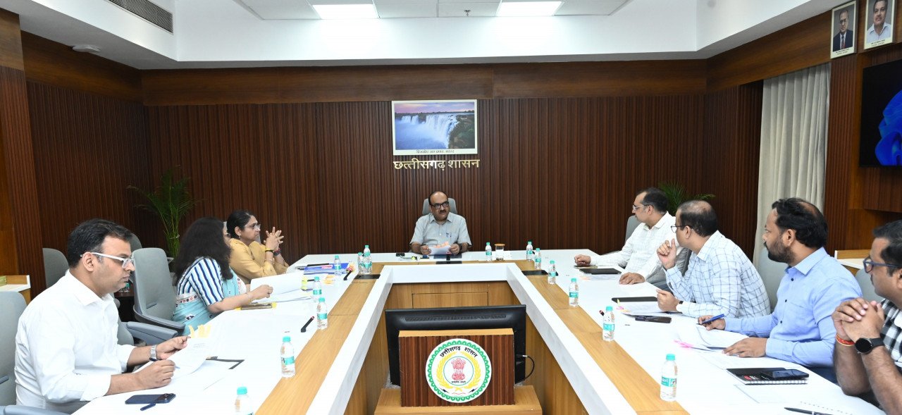 Chief Secretary takes a strict stance on PM Awas Yojana 2.0; issues directives for land identification and beneficiary verification in the districts.