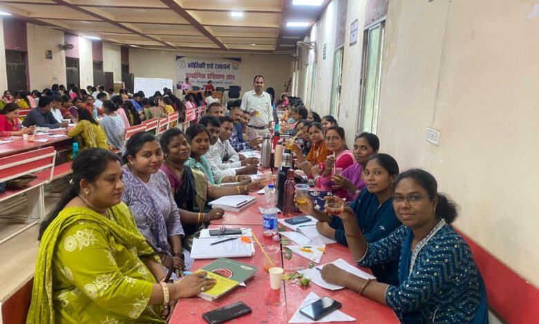 Science teachers in Jashpur receive modern practical training; science learning will now be easier through experiments.