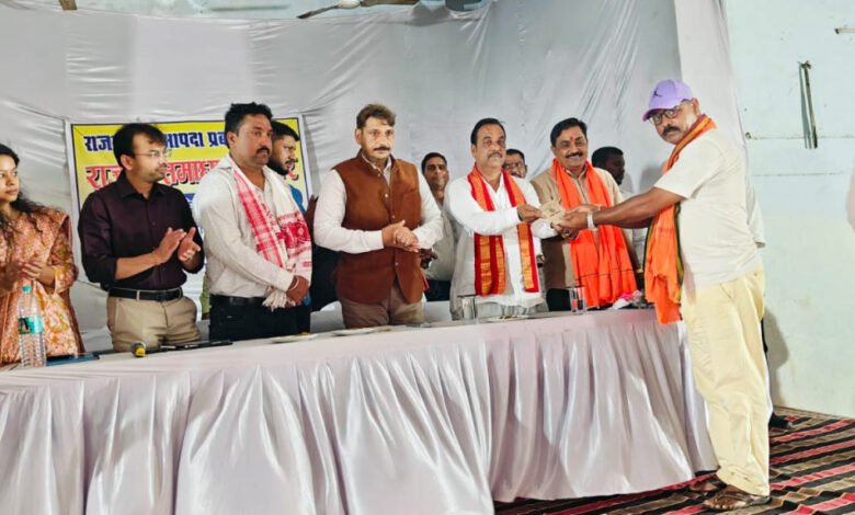 सहसपुर लोहारा में विशेष राजस्व शिविर की शुरुआत, पहले दिन 96 में से 85 मामलों का मौके पर हुआ समाधान 1 Special revenue camp begins in Sahaspur Lohara; 85 out of 96 cases resolved on the spot on the first day.