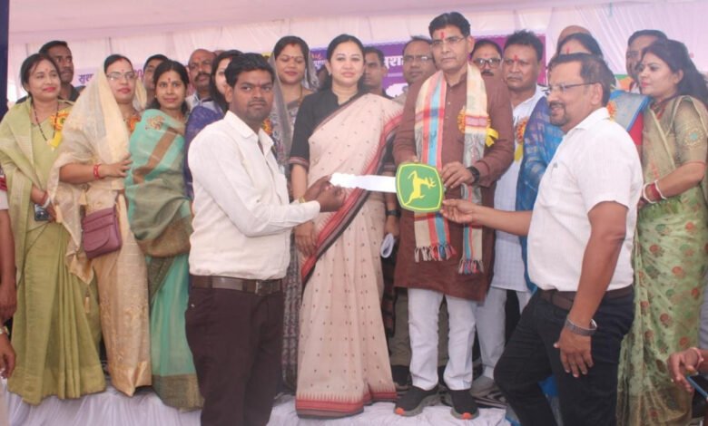 Farmer's dream of owning a tractor realized with a ₹4 lakh subsidy; a major step towards modern farming.