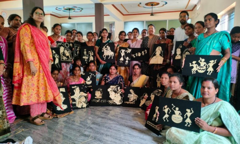 Paddy straw transforming women's fortunes; 40 women in Balodabazar learn unique straw art.