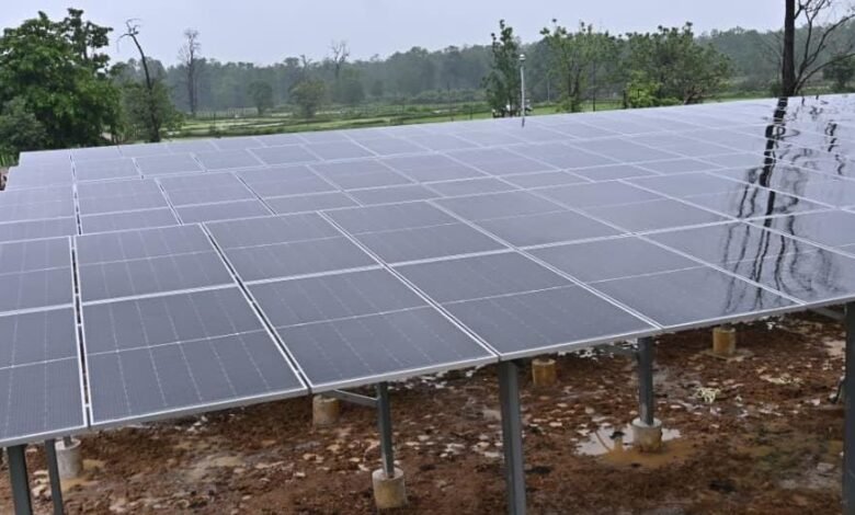 Thenahi village in Dhamtari makes history; 71 families to become self-reliant through a community solar plant.