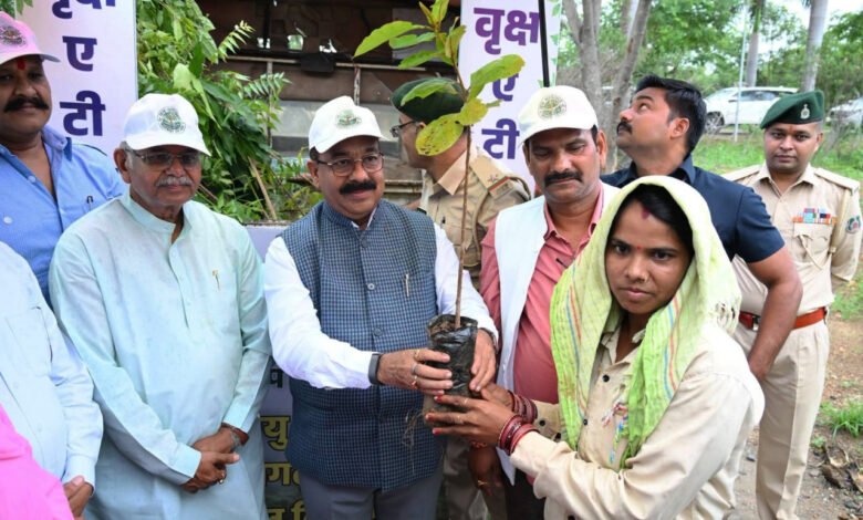 Forest Festival in Bilaspur on Guru Purnima, Arun Saav planted trees and took pledge for environmental protection