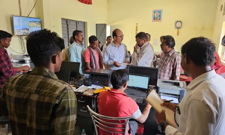 PM-Kisan registration drive intensifies in Bijapur; eligible farmers should apply soon to receive ₹6,000 annually.