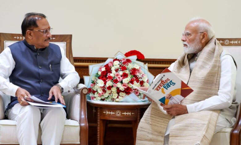 पीएम मोदी से मिले मुख्यमंत्री विष्णु देव साय, बस्तर विकास से लेकर ₹10,500 करोड़ यूरिया प्लांट तक रखीं बड़ी मांगें 1 Chief Minister Vishnu Deo Sai met PM Modi; put forward major demands ranging from the development of Bastar to a ₹10,500 crore urea plant.