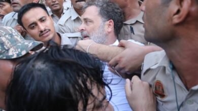 Photo of दिल्ली की सड़कों पर हंगामा! राहुल गांधी और विपक्ष के रुख से संसद में गर्माहट, क्या बैकफुट पर आएगी सरकार?