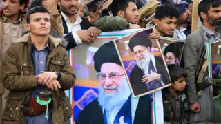 A tidal wave of outrage in Tehran! Hundreds of thousands of fighters thronged Khamenei's funeral procession, vowing—"We will not rest until we wipe out the very existence of America and Israel!"