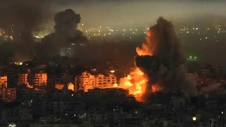 Iran's retaliatory strike! US military bases in Bahrain and Kuwait pummeled by missiles; all-out war erupts in the Middle East!