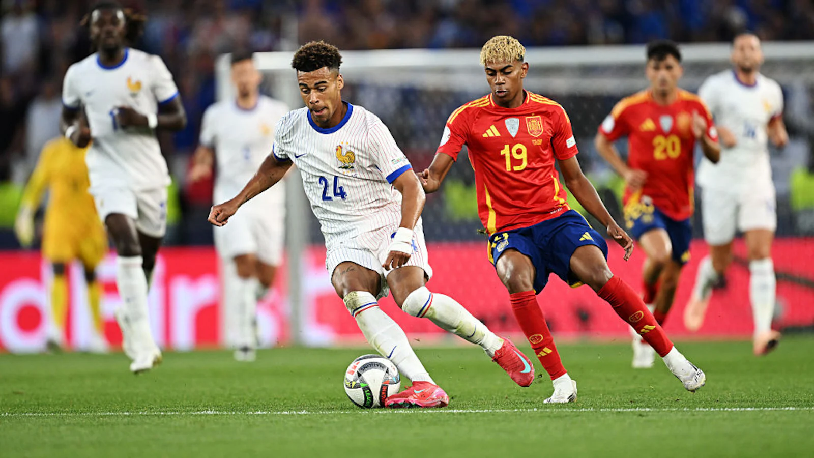 Spain's crushing blow—France's World Cup-winning arrogance shattered! Oyarzabal and Porro made history, delivering the fatal strike in the semi-final!