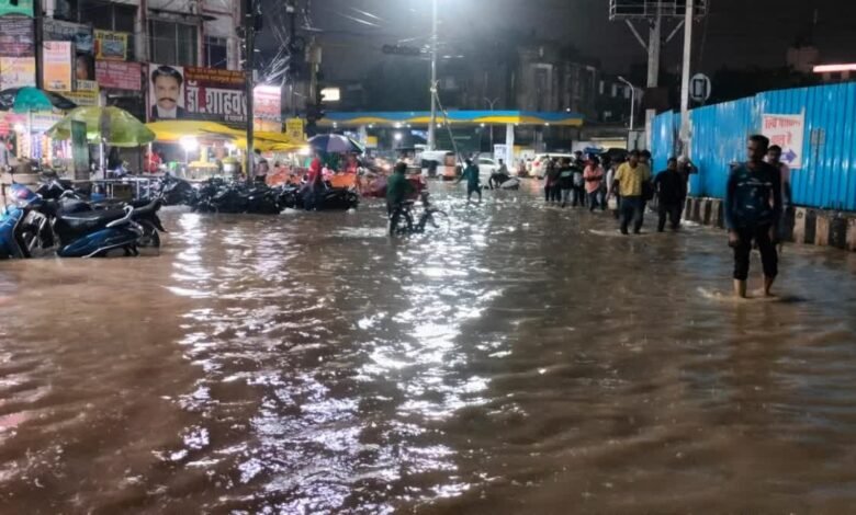 Rain exposes the system's flaws once again! Alert issued for 28 districts; Raipur records 64 mm of rainfall—roads turn into a nightmare.
