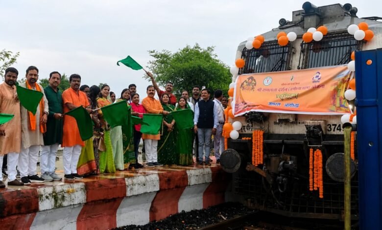 Ramlala Darshan Yojana: 850 pilgrims from Surguja depart for Ayodhya and Kashi via the Bharat Gaurav train.