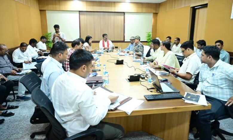 Government focuses on rehabilitating those affected by Naxalism; 109 martyrs' memorials to be built; emphasis on linking rehabilitated youth with employment.