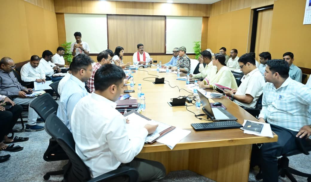 Government focuses on rehabilitating those affected by Naxalism; 109 martyrs' memorials to be built; emphasis on linking rehabilitated youth with employment.
