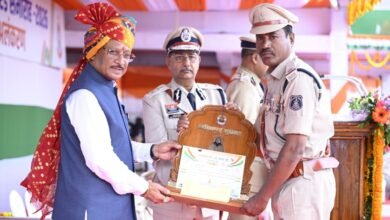 Photo of स्वतंत्रता दिवस समारोह में छत्तीसगढ़ पुलिस के जांबाजों का सम्मान, उत्कृष्ट सेवाओं के लिए पदकों से अलंकृत