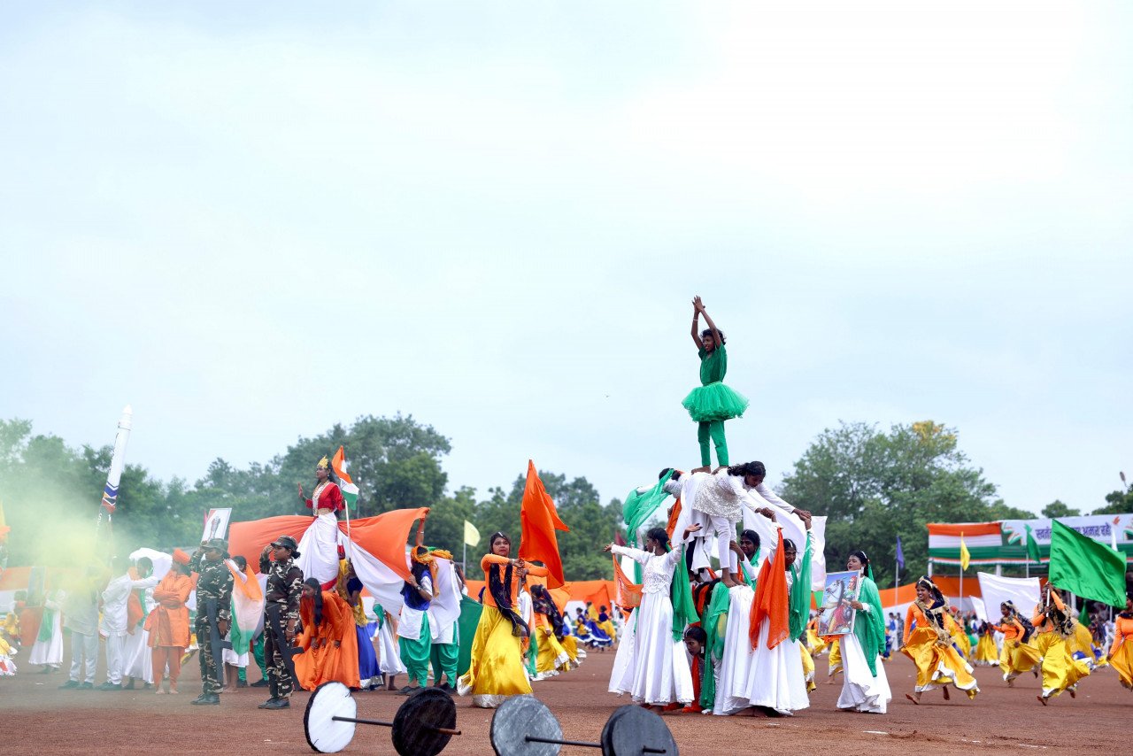 Raipur resonates with patriotism; cultural performances by school children captivate hearts