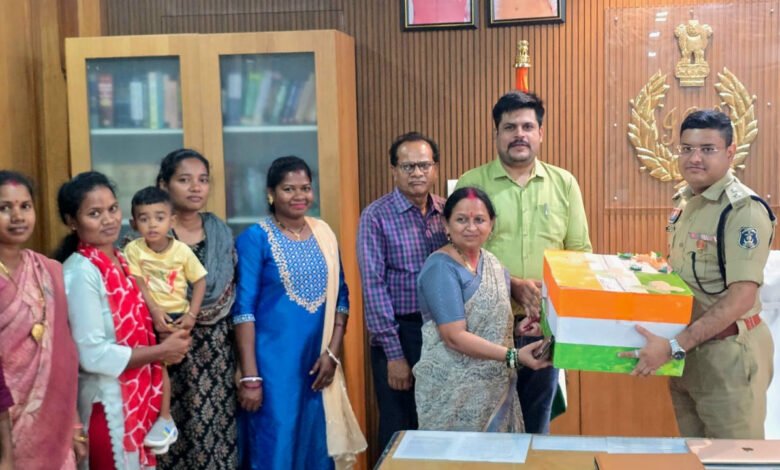 सुकमा में जवानों के लिए ‘रक्षा सूत्र’ अभियान, राखियों से पहुंचेगा बहनों का स्नेह 1 ‘Raksha Sutra’ campaign for soldiers in Sukma; sisters’ affection to reach them through Rakhis.