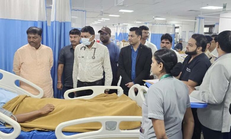 Forest Minister visits hospital to meet injured soldiers; says all are safe and receiving proper treatment.