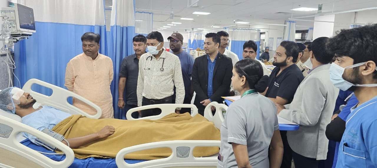 Forest Minister visits hospital to meet injured soldiers; says all are safe and receiving proper treatment.