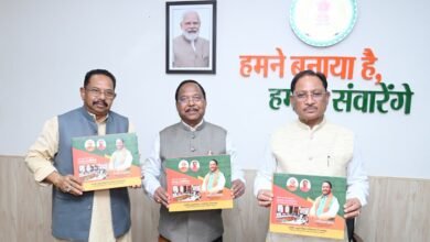 Photo of संसदीय संकुल विकास परियोजना मिनवाखाड़ पर आधारित पुस्तक का विमोचन