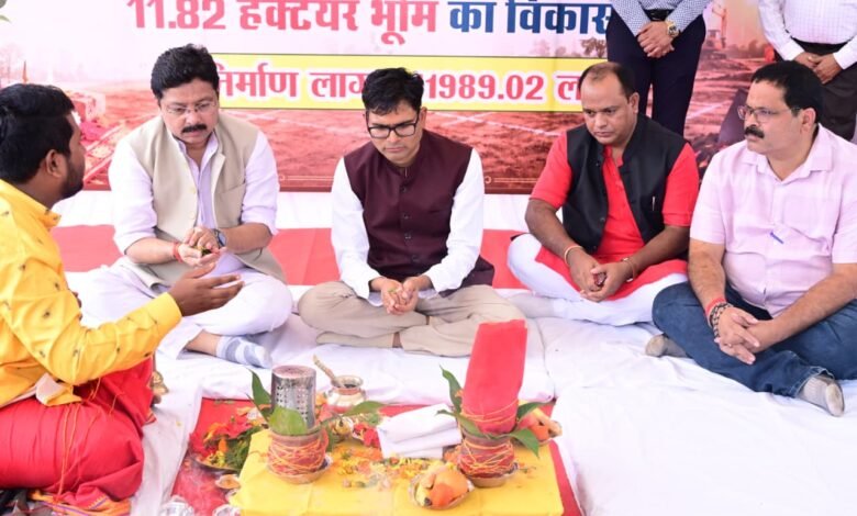 Ground-breaking ceremony for a ₹119.89 crore residential project in Naya Raipur; 704 flats and 348 buildings to be constructed.