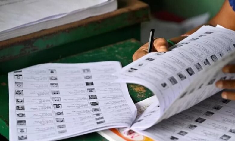 तेलंगाना में वोटर लिस्ट पर बड़ा झटका! 73.39 लाख नाम ड्राफ्ट रोल से बाहर, 92 लाख को नोटिस 1 Major setback regarding the voter list in Telangana! 73.39 lakh names dropped from the draft roll; notices issued to 92 lakh people.