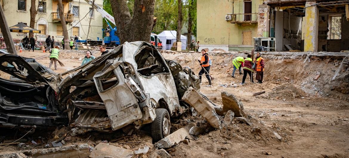 Russia's bloody attack on Ukraine leaves 16 dead; India faces a major challenge regarding peace and strategic balance.