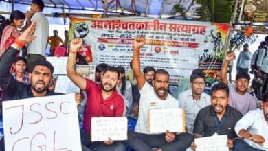 Photo of झारखंड में JPSC-JSSC अभ्यर्थियों का आंदोलन तेज, 18 अगस्त तक मांगें पूरी नहीं हुईं तो CM आवास घेराव