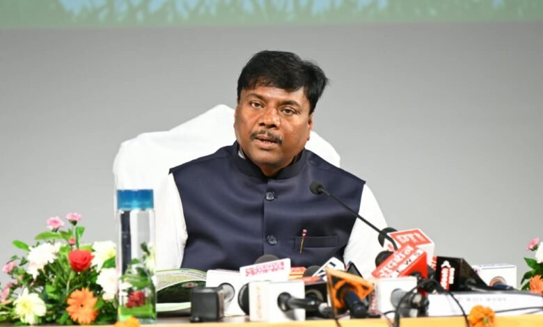 Strict stance on tiger poaching and trafficking along the Maharashtra border; Minister Kedar Kashyap makes a major statement.