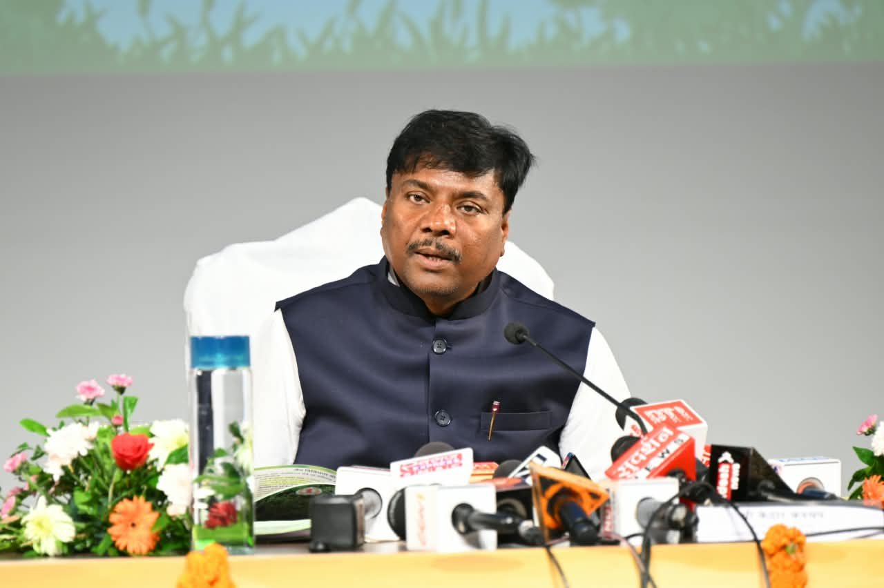 Strict stance on tiger poaching and trafficking along the Maharashtra border; Minister Kedar Kashyap makes a major statement.