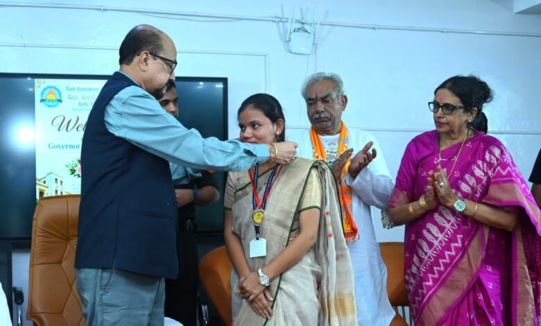 राज्यपाल रमेन डेका ने नवप्रवेशित छात्राओं को दिया सफलता का मंत्र, बोले- तकनीक के साथ विवेक का इस्तेमाल भी जरूरी 1 Governor Ramen Deka shares the mantra for success with newly admitted female students; says using wisdom alongside technology is essential.
