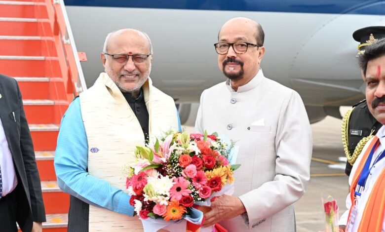 Vice President C.P. Radhakrishnan arrives in Raipur; Governor and ministers accord him a grand welcome at Swami Vivekananda Airport.