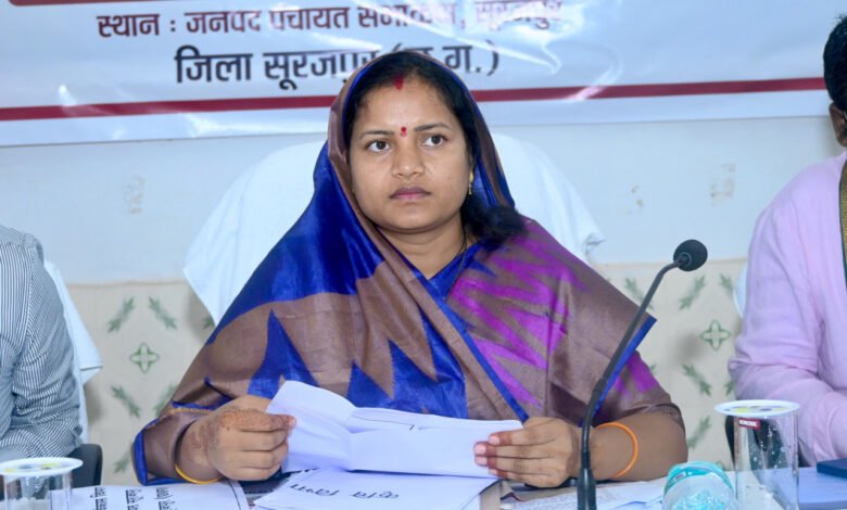 Minister Lakshmi Rajwade conducts a strict review in Surajpur-Bhaiyathan; directs officials to ensure timely delivery of scheme benefits.