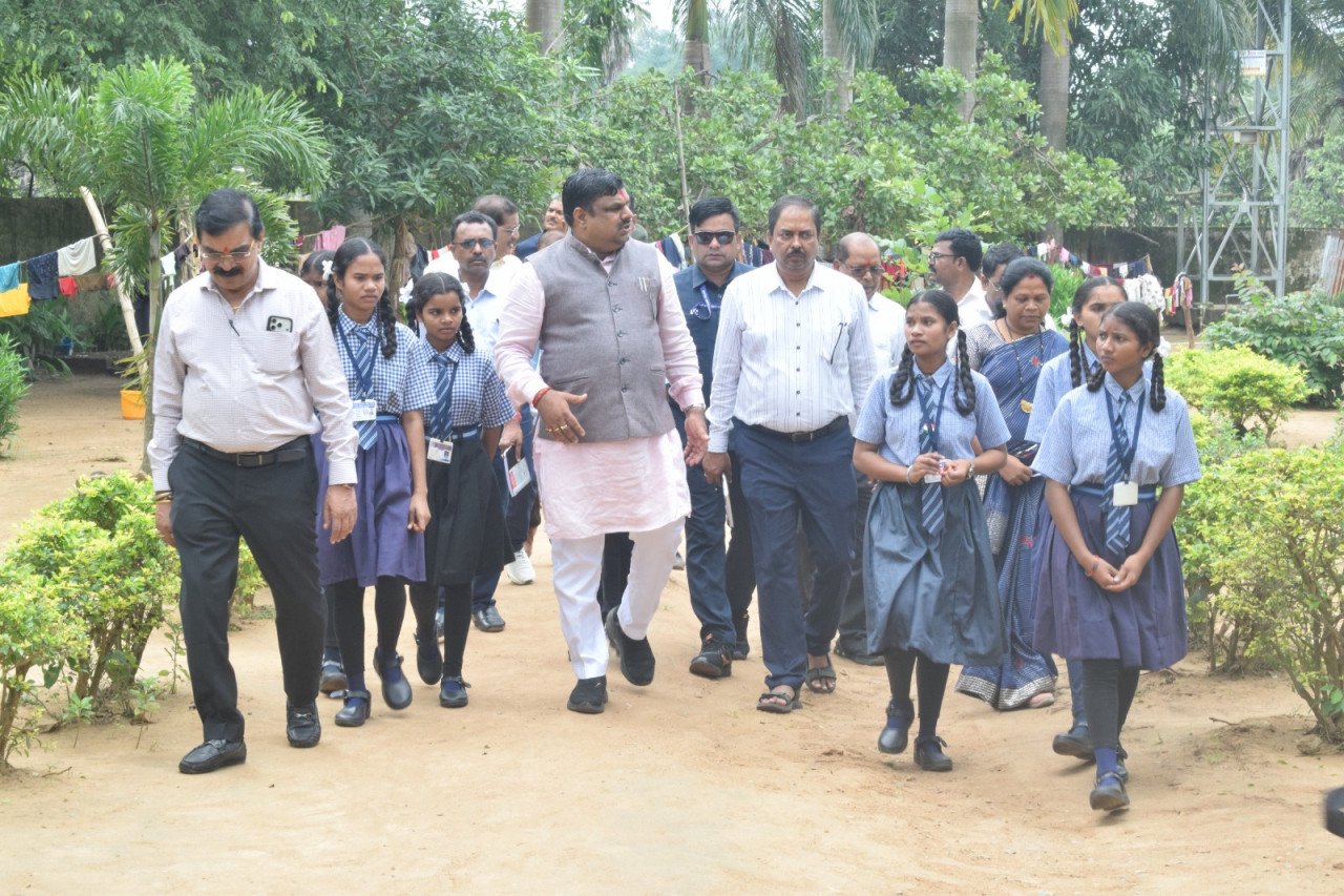 Gajendra Yadav visited remote schools in Dantewada; he interacted with the children and took stock of the education and facilities.