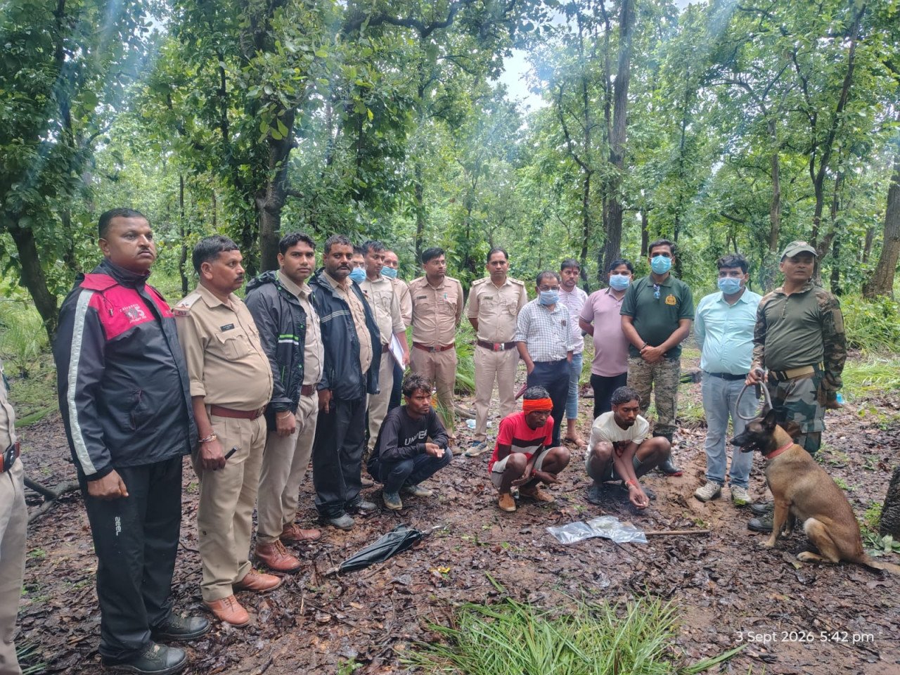 Accused cut off and took away the claws of a dead bear in Marwahi; Forest Department nabbed two of them within 24 hours.