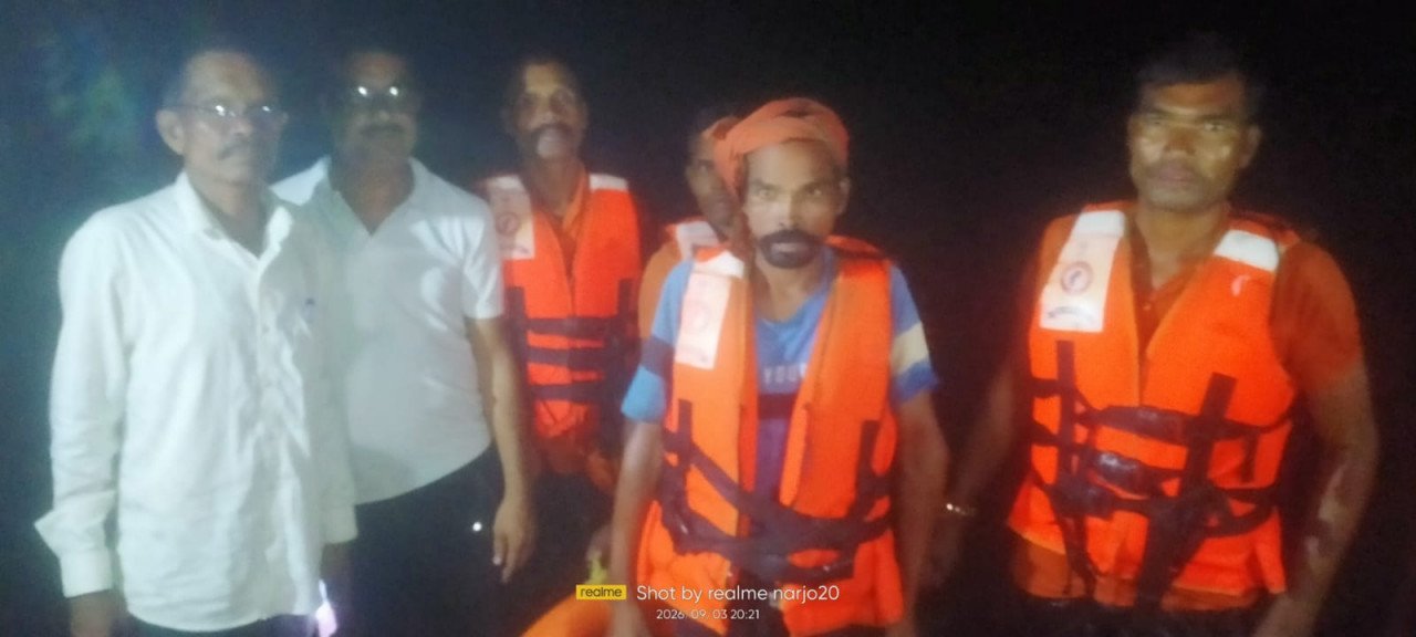 A battle against death in the raging river! SDRF team rescues villager stranded on a rock.