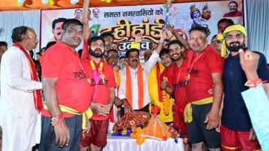 Photo of कवर्धा में गोविंदा उत्सव की धूम! उपमुख्यमंत्री विजय शर्मा ने ग्वाला भाइयों का किया स्वागत, जय कन्हैयालाल के जयघोष से गूंजा शहर