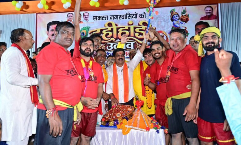 Kawardha abuzz with Govinda Utsav celebrations! Deputy Chief Minister Vijay Sharma welcomed the 'Gwala' brothers, and the city resounded with chants of "Jai Kanhaiyalal."