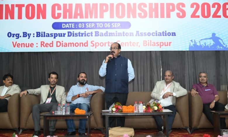 वेस्ट जोन बैडमिंटन फाइनल में दिखा दम, अरुण साव ने विजेता खिलाड़ियों को किया सम्मानित 1 Prowess displayed at the West Zone Badminton Finals; Arun Sao felicitated the winning players.