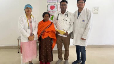 Photo of रायगढ़ में 8 किलो का विशाल ट्यूमर निकाला, हाई रिस्क ऑपरेशन के बाद 46 वर्षीय महिला को मिली नई जिंदगी