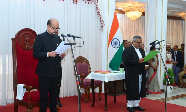 छत्तीसगढ़ हाईकोर्ट को मिला 16वां मुख्य न्यायाधीश, कृष्ण राम महापात्र ने ली पद की शपथ 1 Chhattisgarh High Court gets its 16th Chief Justice; Krishna Ram Mahapatra takes the oath of office.