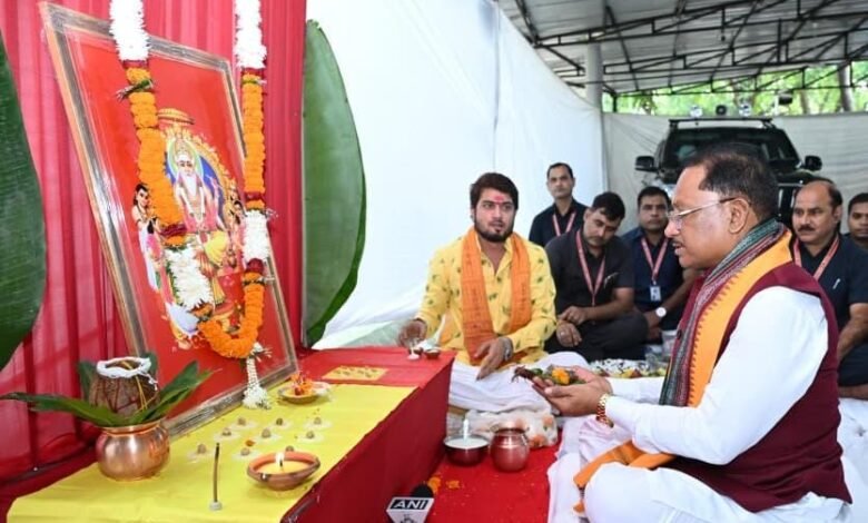 CM Sai offered prayers on Vishwakarma Jayanti; said a new Chhattisgarh is being built through hard work and skill.