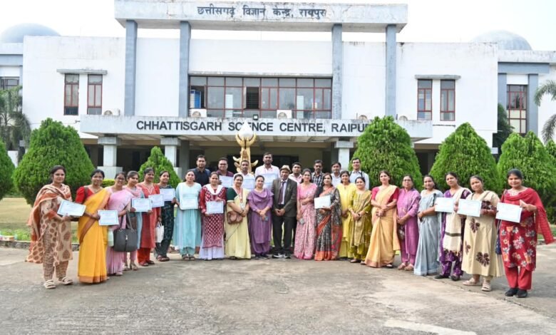 रायपुर में गणित पढ़ाने का बदला अंदाज, शिक्षकों को मिली ‘फियर टू फैसिनेशन’ की ट्रेनिंग 1 Innovative approach to teaching mathematics in Raipur; teachers receive ‘Fear to Fascination’ training.