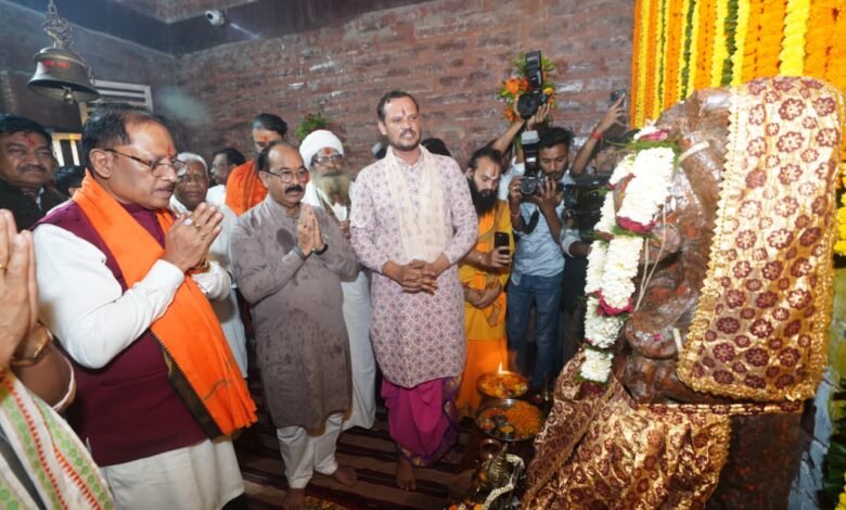 CM Sai reached Madku Dweep, offered prayers at the Ramashray-Ganesh temple, and sought blessings after performing Kanya Pujan.