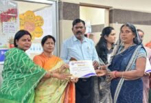 दुर्ग में ‘आंगन मिलन’ से गूंजा पोषण का संदेश, उत्कृष्ट आंगनबाड़ी कार्यकर्ताओं और मितानिनों का हुआ सम्मान 23 Message of nutrition resonates at ‘Angan Milan’ in Durg; outstanding Anganwadi workers and Mitanins honored.