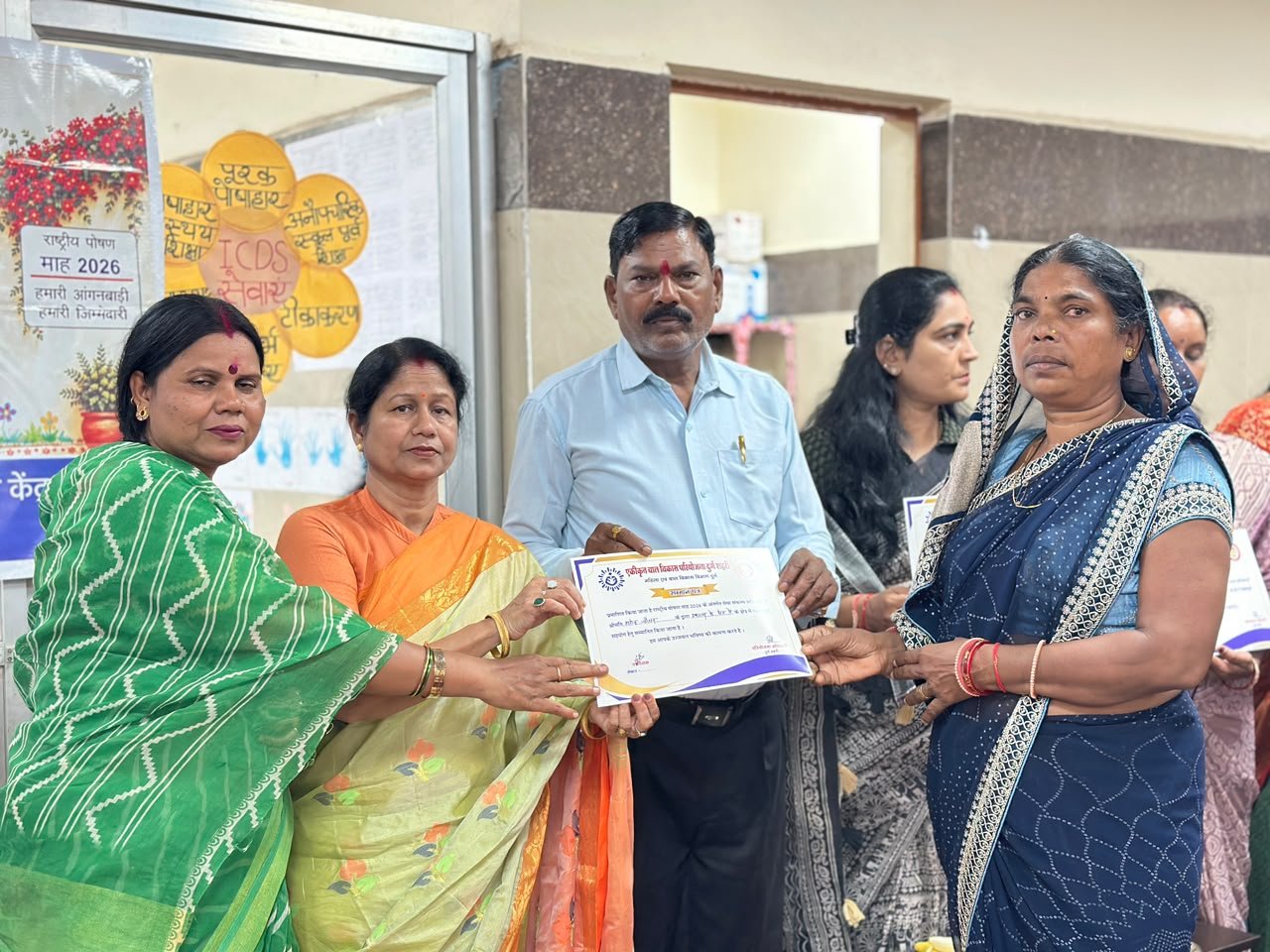 Message of nutrition resonates at ‘Angan Milan’ in Durg; outstanding Anganwadi workers and Mitanins honored.