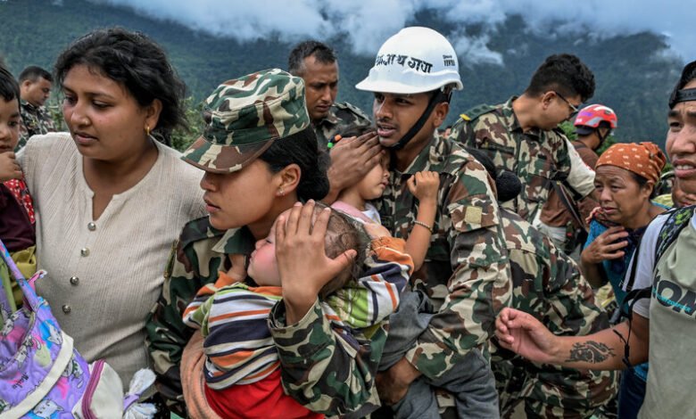 india-sends-relief-material-nepal-floods